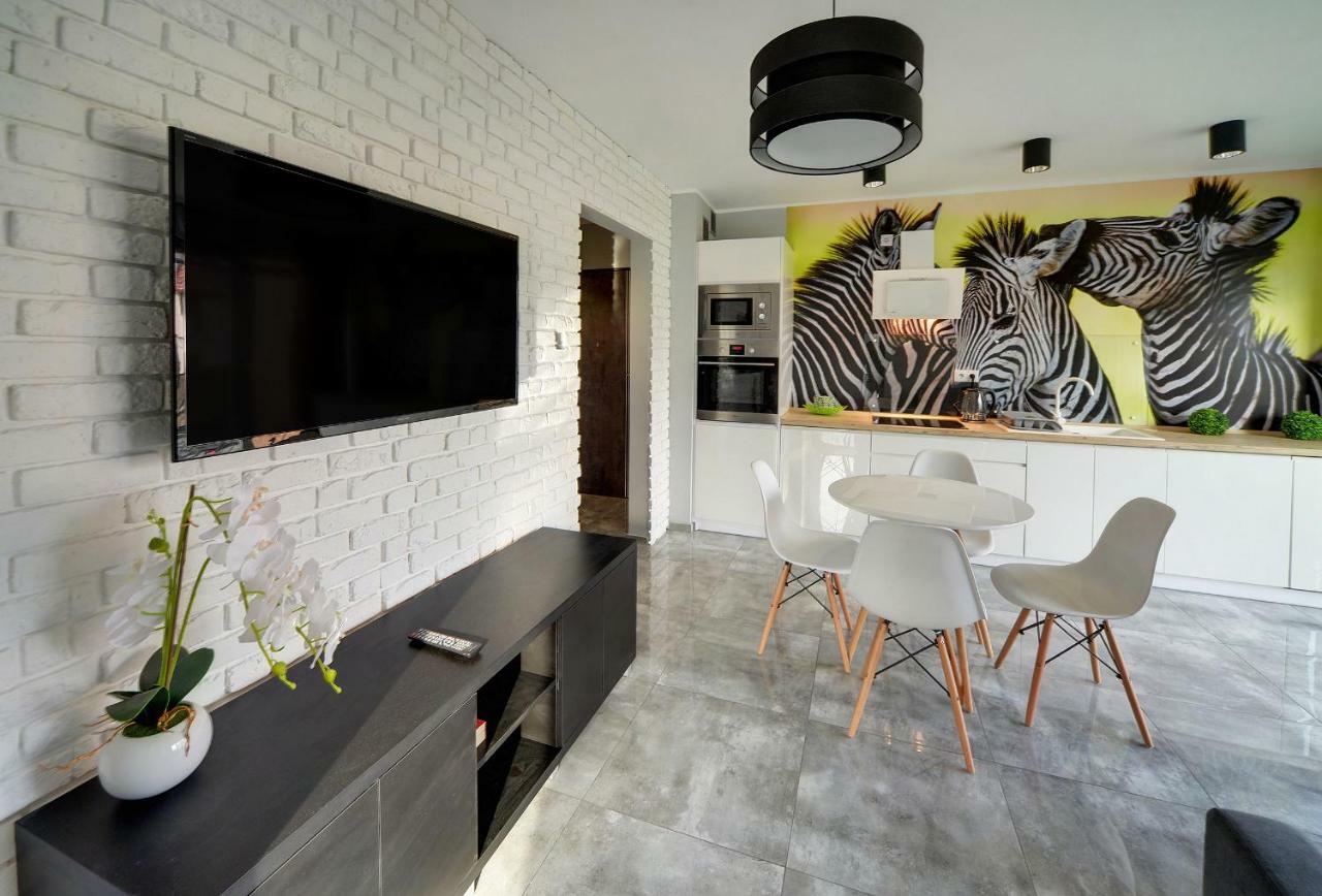 Sun & K2 Black & White Apartment